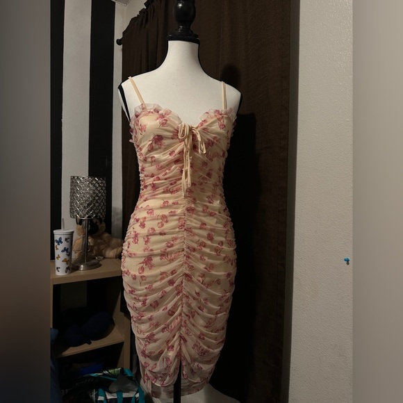 Dresses & Skirts - Floral Dress